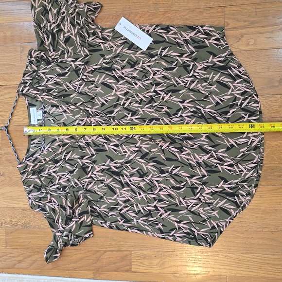 LIZ CLAIBORNE WOMEN'S BEAUTIFUL GREEN, PINK & BLACK SHORT SLEEVE TOP SIZE MEDIUM - Picture 12 of 16